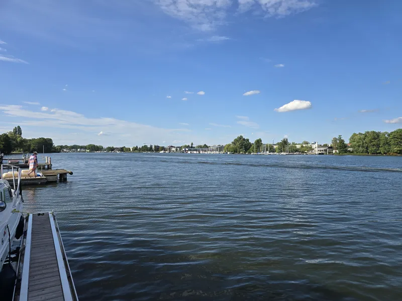 4-Zi-Whg Grünau unbefr am Wasser / Waterfront Living: 4 Rooms, Open-Ended Lease, Families Welcome — photo 1